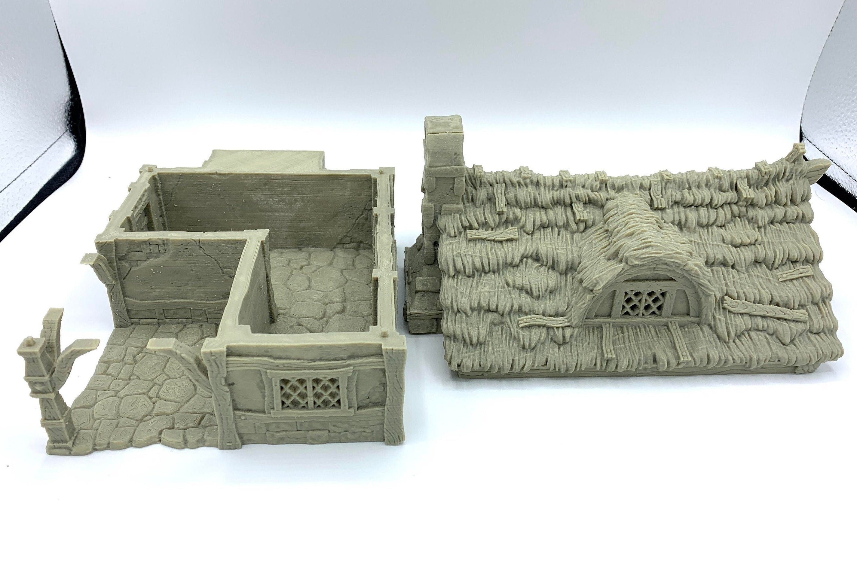 City Of Tarok - Medieval Cottage 2 Thatched Roof Version / 28mm Wargame / RPG 3d Printed Tabletop Terrain